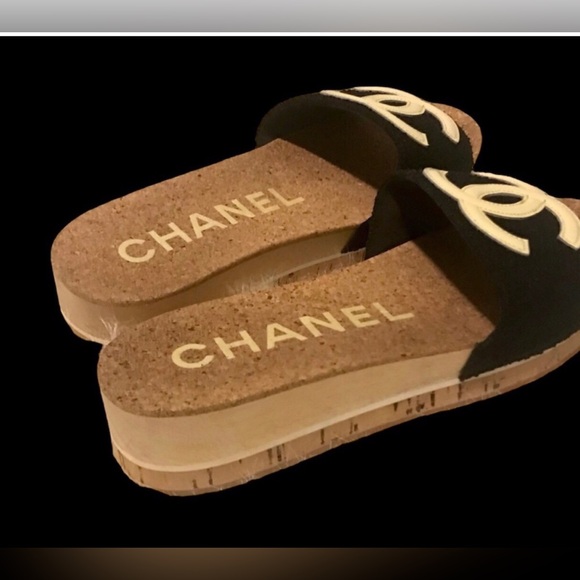 Chanel lovely slides Interlocking CC Logo Patent leather and tweed❤️cork mules. - Picture 9 of 16